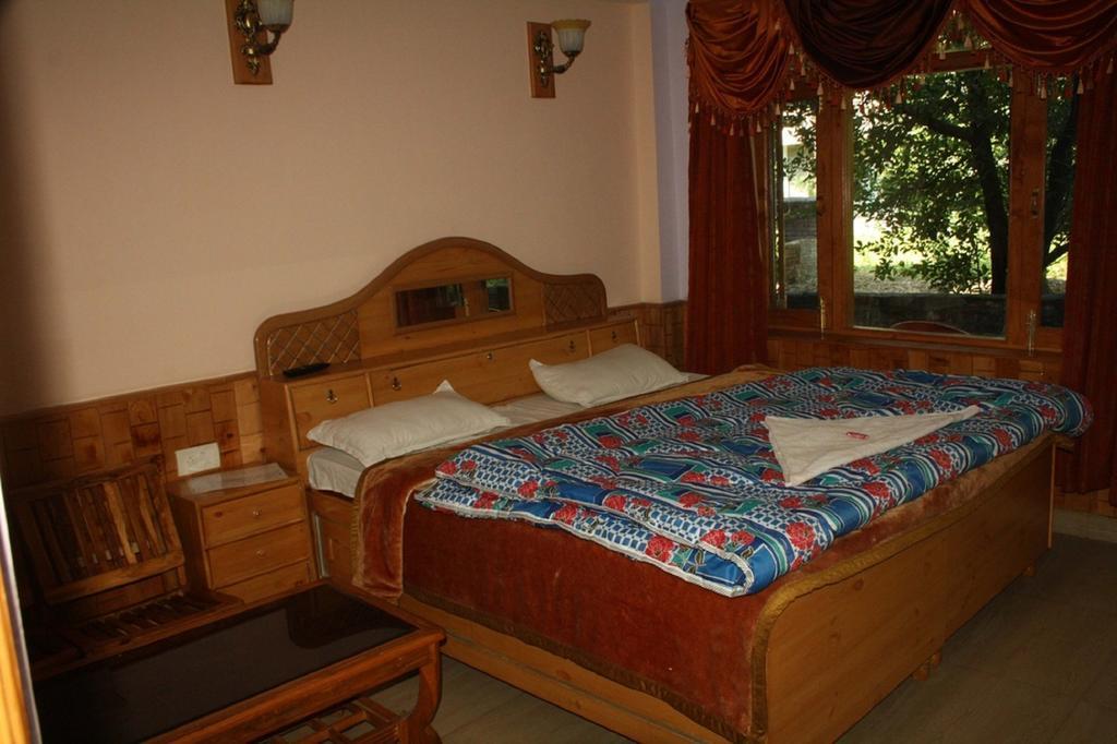 Suraj Cottage Manali Room photo